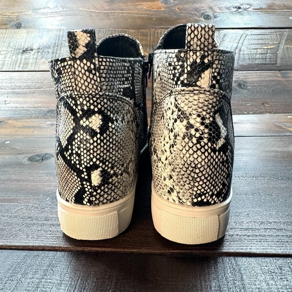 Nature Breeze Snake Print‎  Sneaker Hidden Wedge Booties Women's Size 9